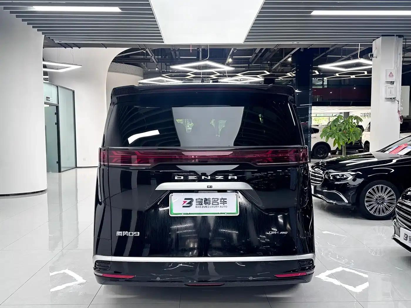 Denza D9 2022 DM-i 970 AWD Flagship Edition — миниатюра 18