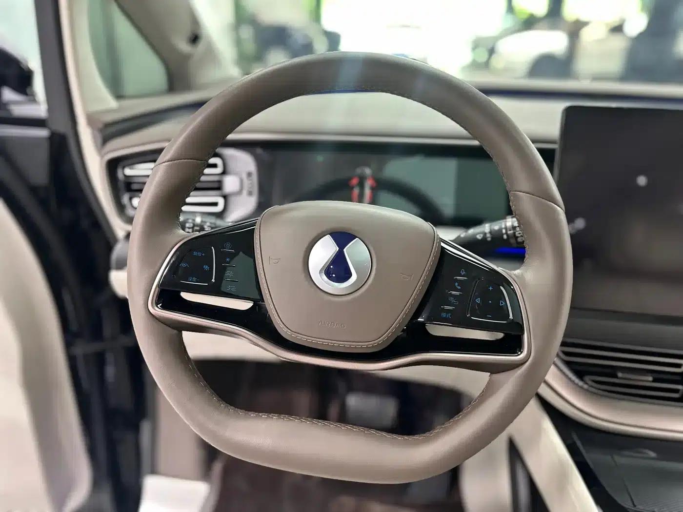 Denza D9 2022 DM-i 970 AWD Flagship Edition — миниатюра 6