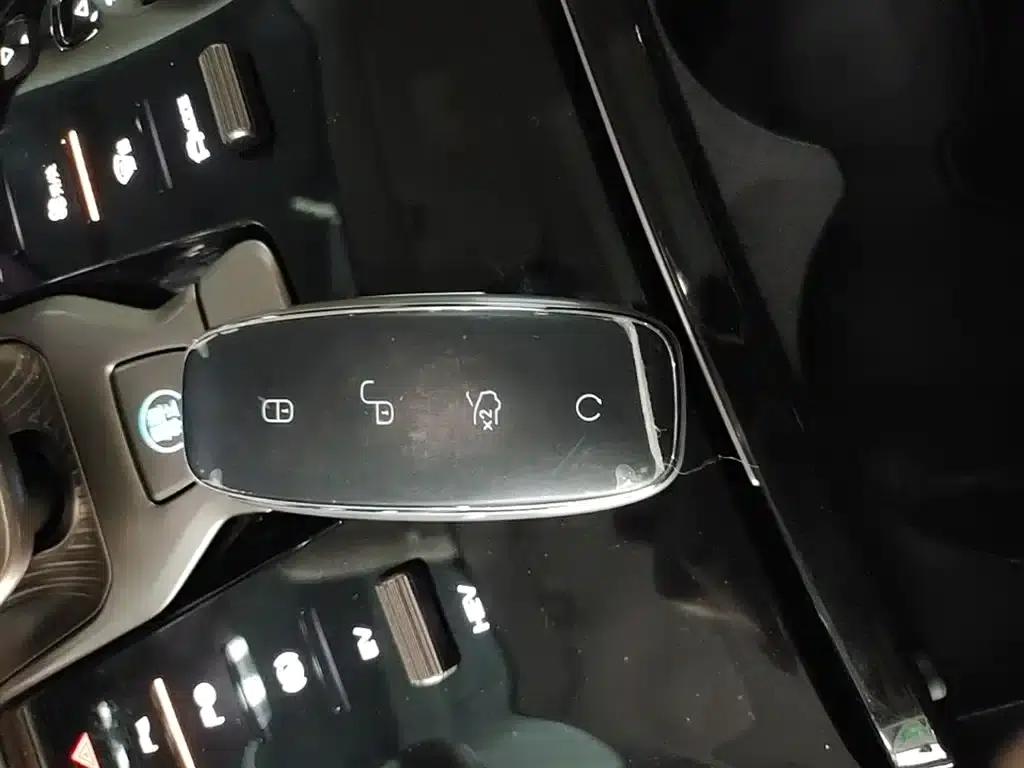 Denza D9 2024 DM-i 980 AWD Flagship — миниатюра 9