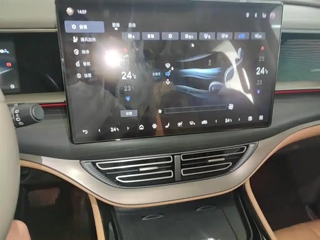 Denza D9 2022 DM-i 970 AWD Flagship Edition — миниатюра 13