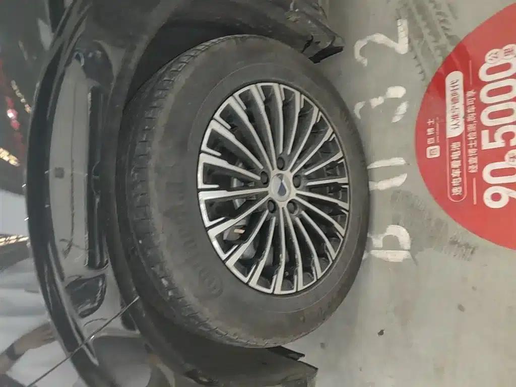 Denza D9 2022 DM-i 970 AWD Flagship Edition — миниатюра 23