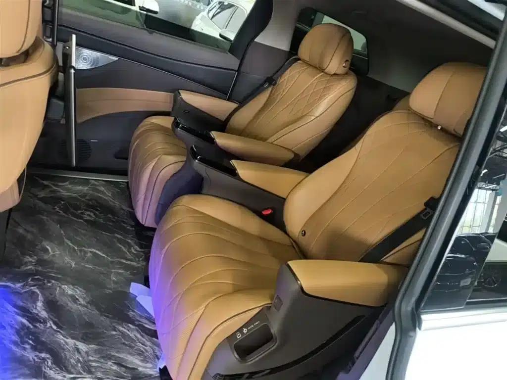 Denza D9 2022 DM-i 970 4WD Premium Edition — миниатюра 17