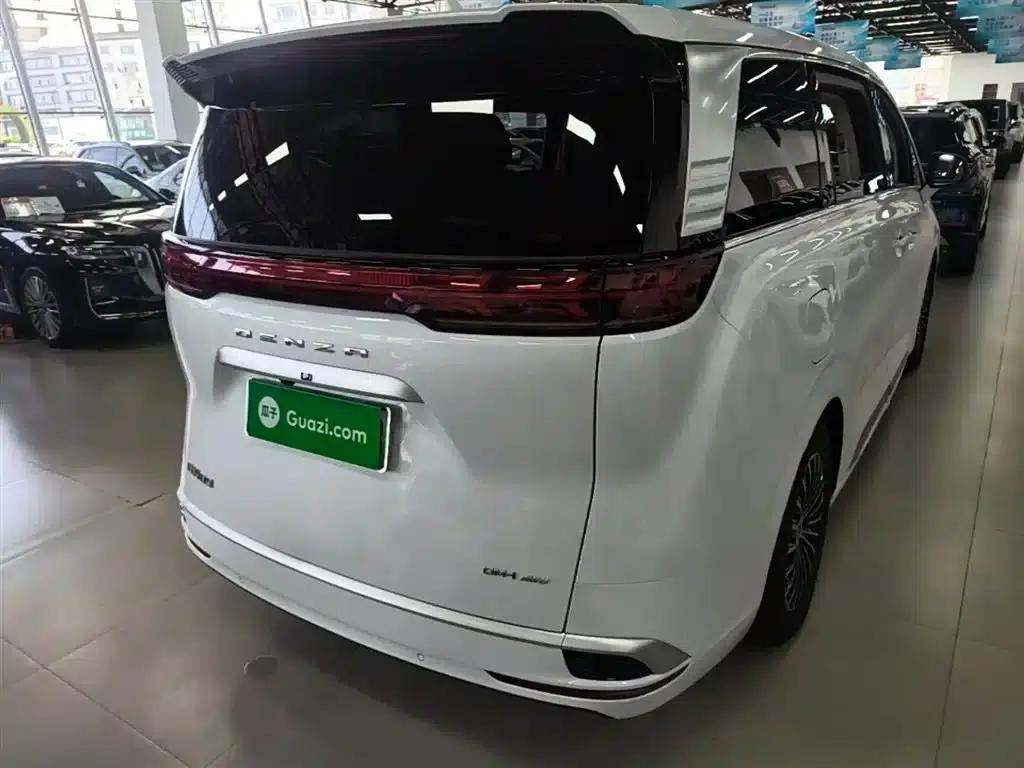 Denza D9 2022 DM-i 970 4WD Premium Edition — миниатюра 7