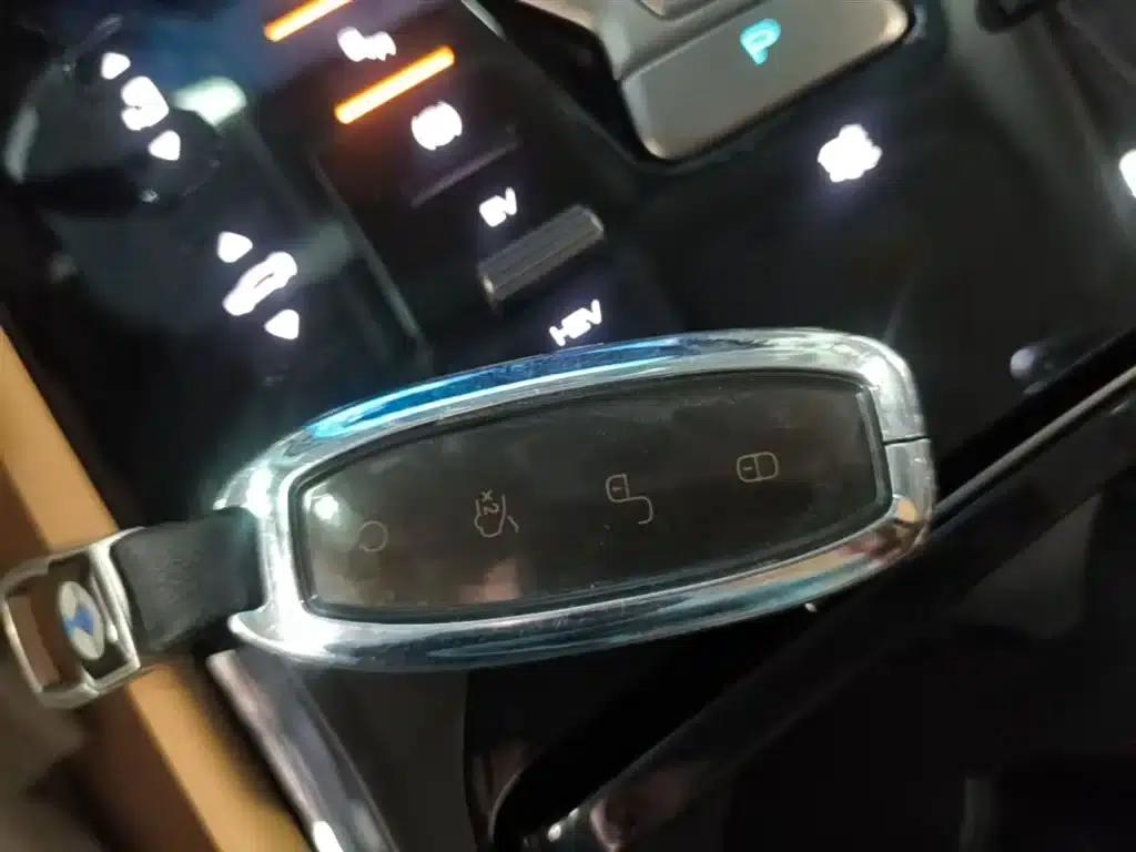 Denza D9 2022 DM-i 970 4WD Premium Edition — миниатюра 9