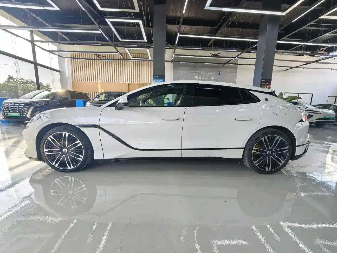 Denza Z9 GT 2024 1100 AWD Ultra Edition — миниатюра 3