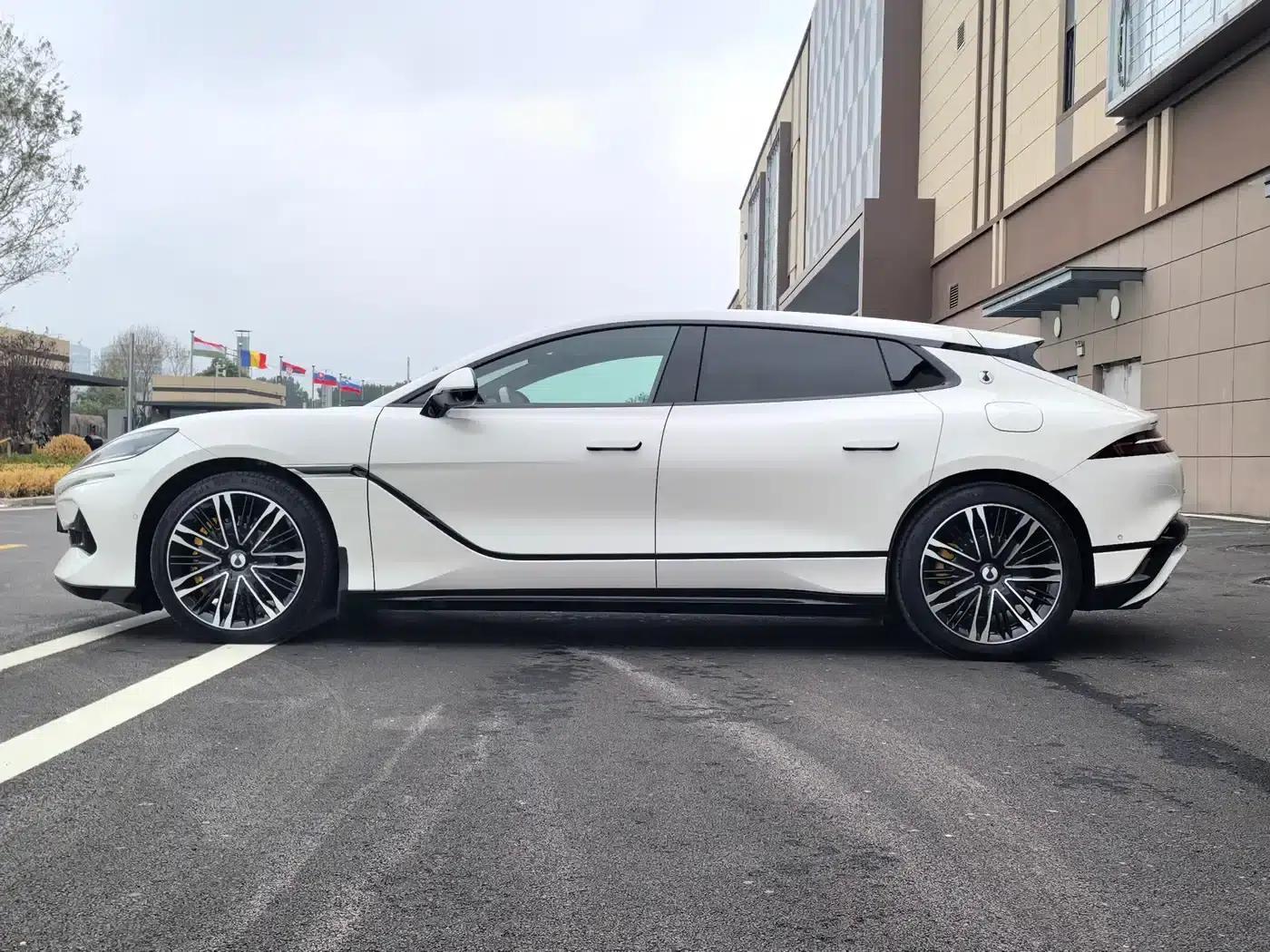 Denza Z9 GT 2024 1100 AWD Ultra Edition — миниатюра 8