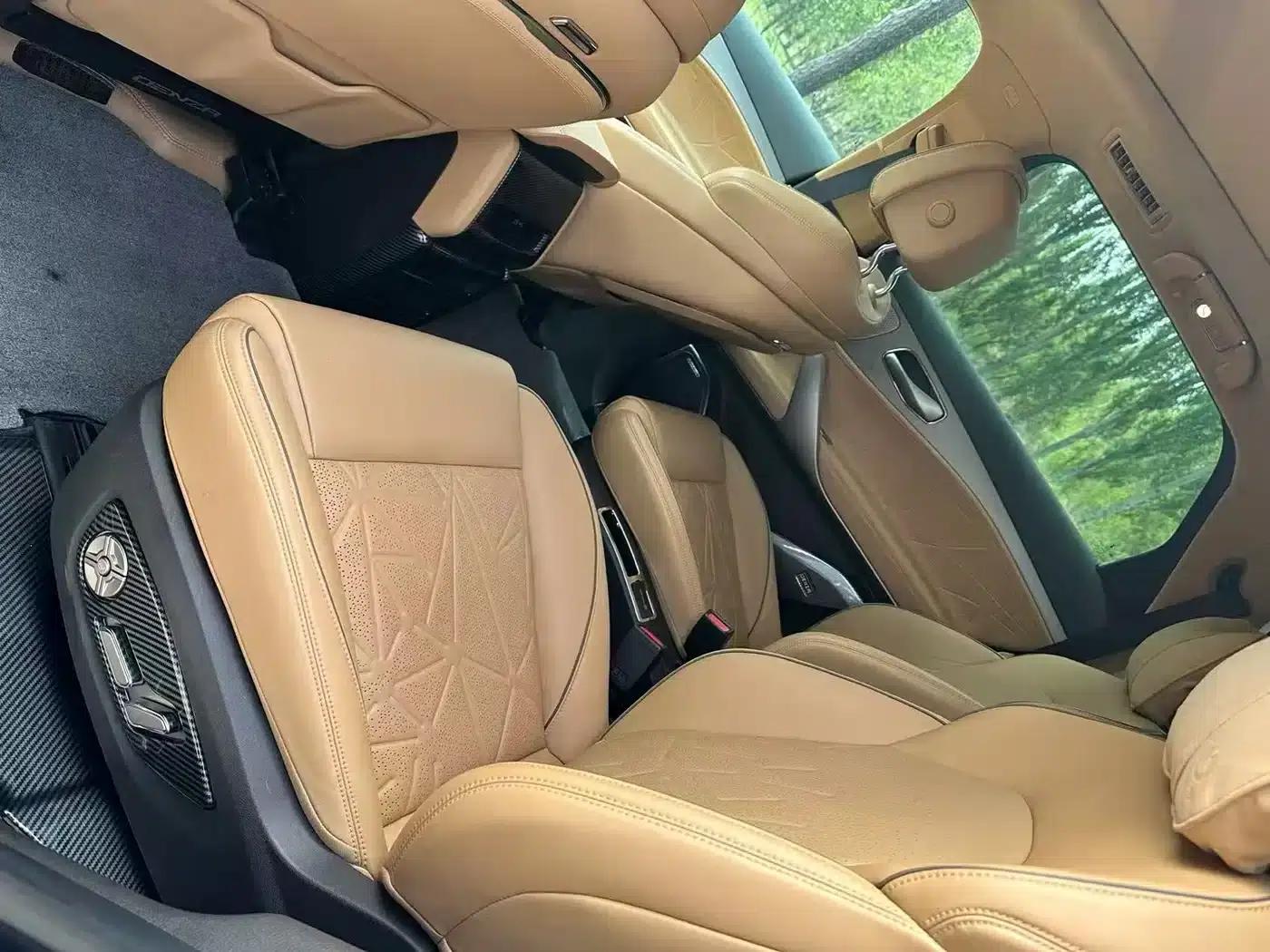Denza N8 2023 All-Wheel Drive Super Hybrid Flagship Six-Seater Edition — миниатюра 3
