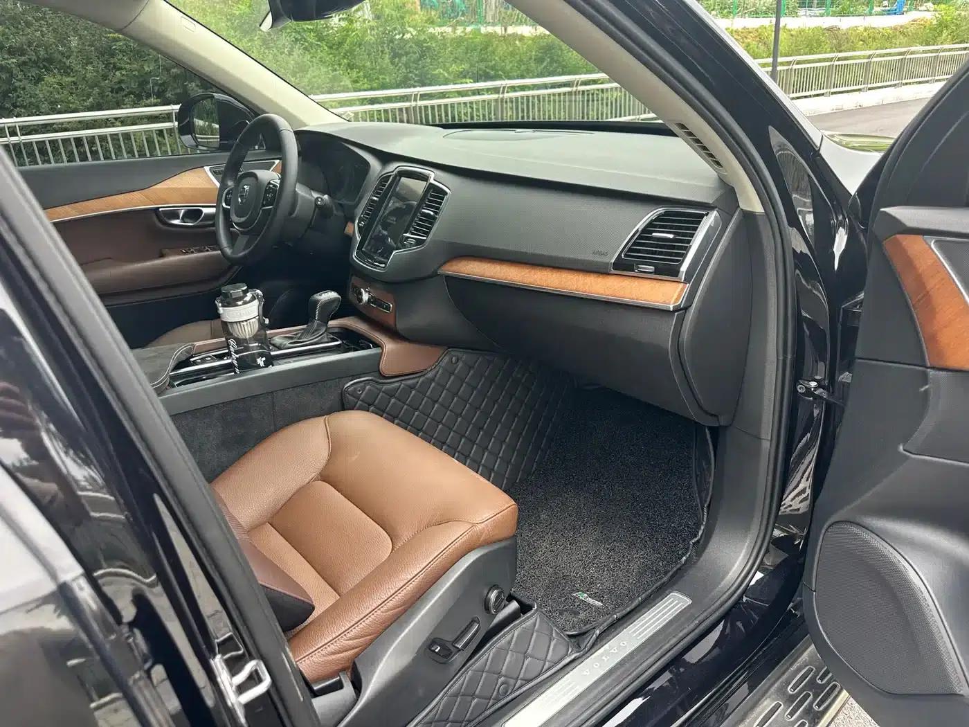 2020 Volvo XC90 T6 Inscription Luxury Edition 7-seater — миниатюра 9