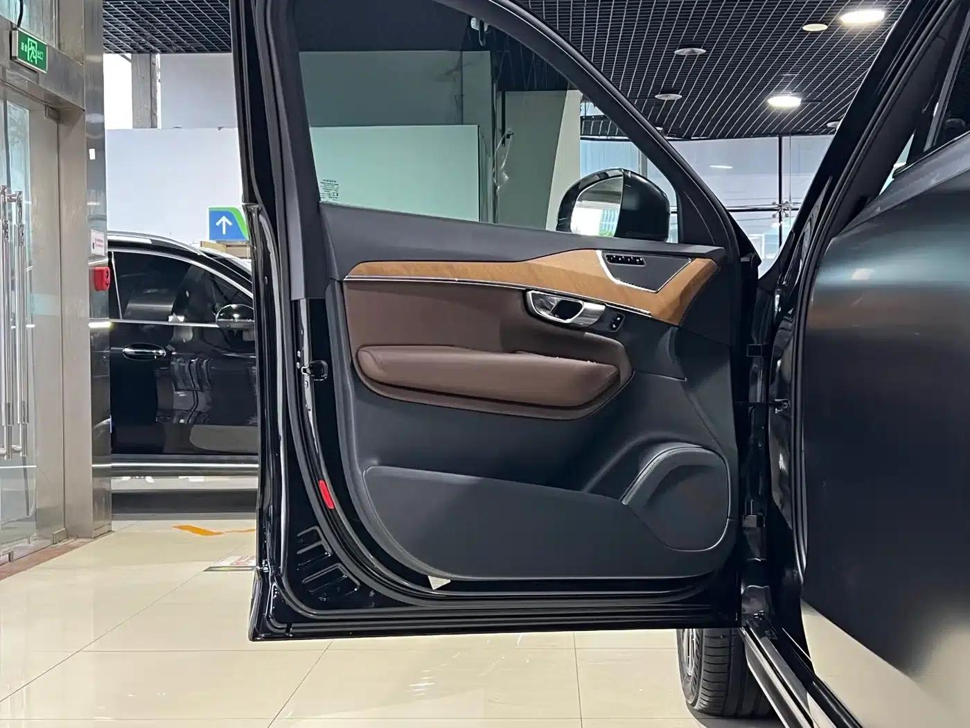 2022 Volvo XC90 B5 Smart Luxury Edition 5-seater — миниатюра 11