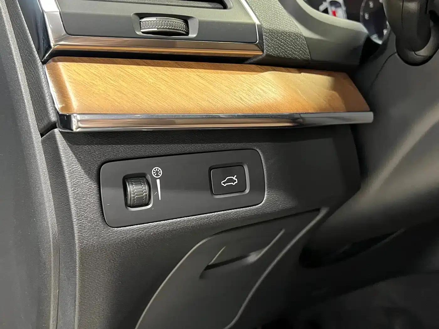2022 Volvo XC90 B5 Smart Luxury Edition 5-seater — миниатюра 18