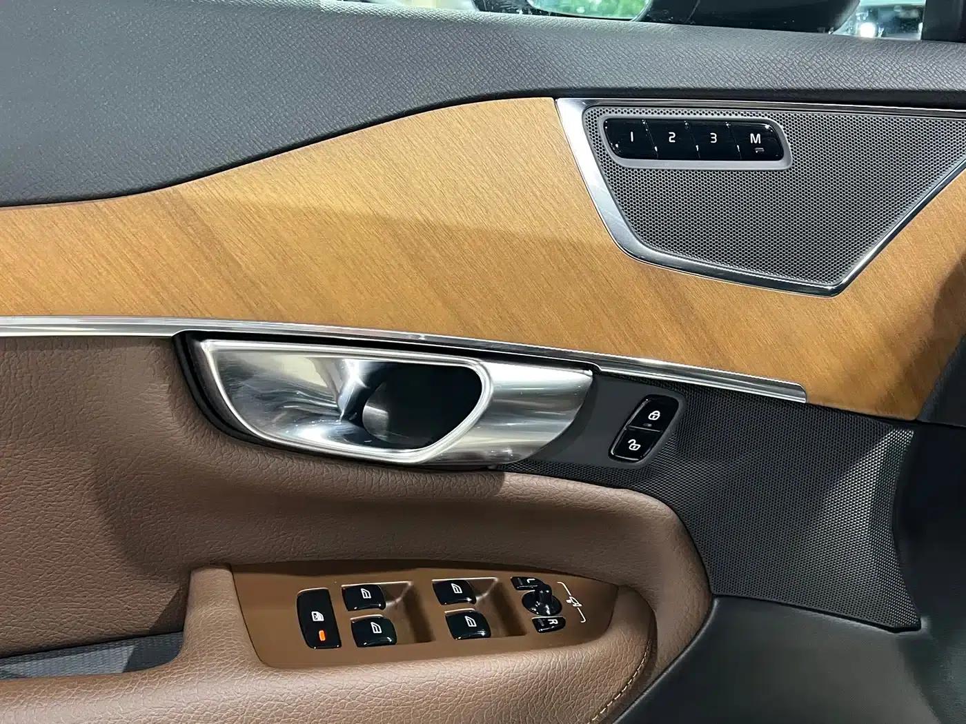 2022 Volvo XC90 B5 Smart Luxury Edition 5-seater — миниатюра 19
