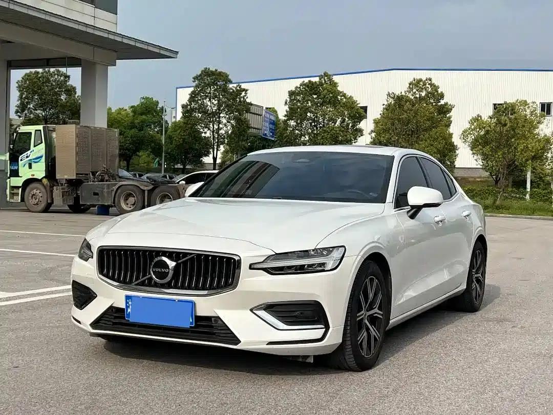 2024 Volvo S60 B4 Smart Luxury Edition — миниатюра 1