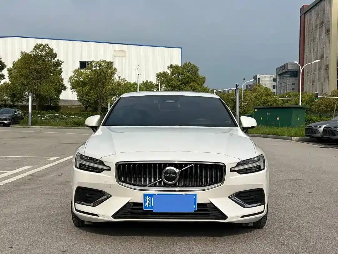 2024 Volvo S60 B4 Smart Luxury Edition — миниатюра 2