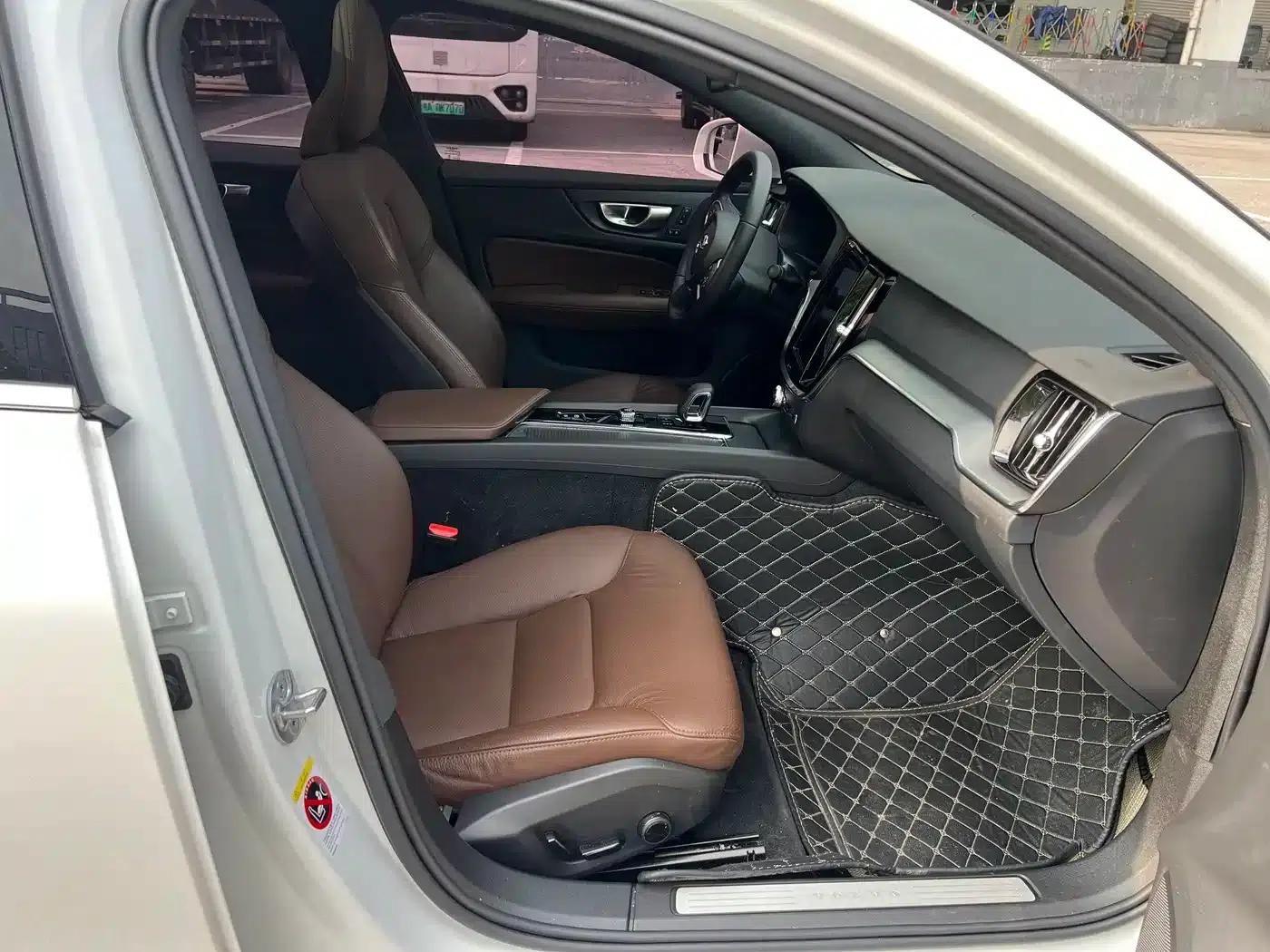 2024 Volvo S60 B4 Smart Luxury Edition — миниатюра 11