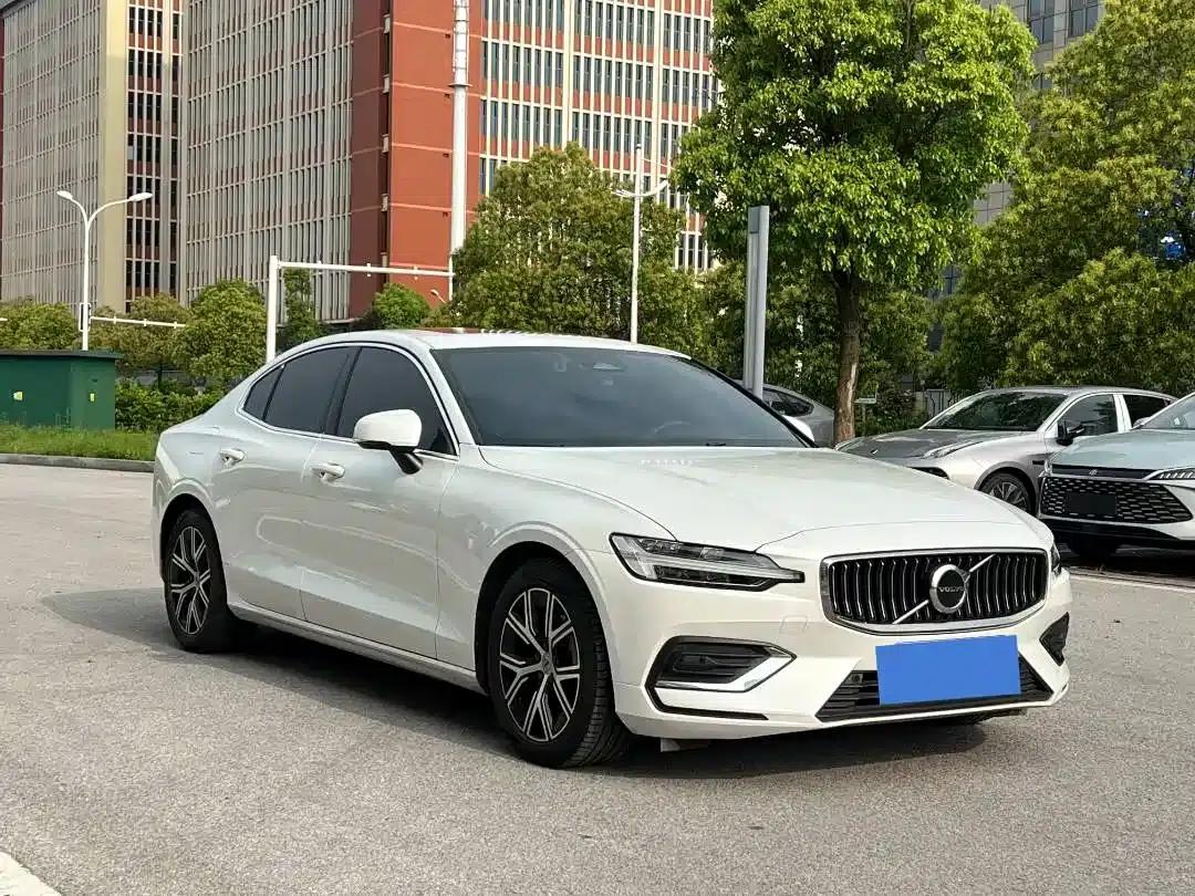 2024 Volvo S60 B4 Smart Luxury Edition — миниатюра 3