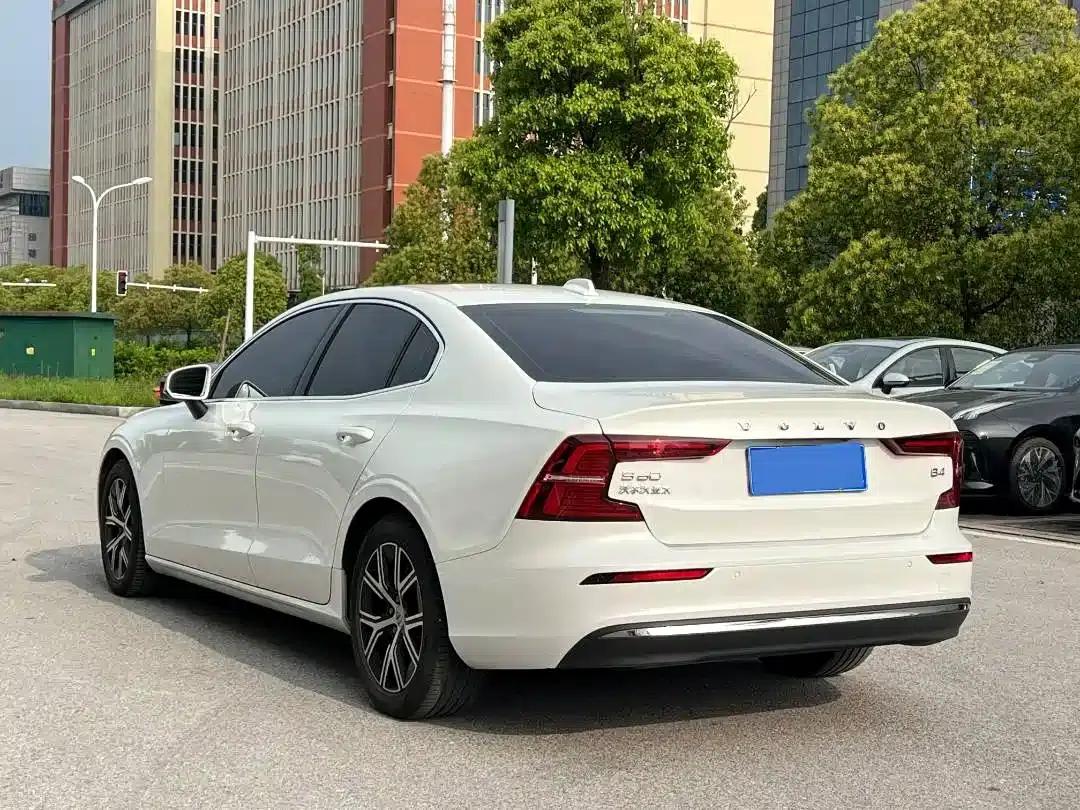 2024 Volvo S60 B4 Smart Luxury Edition — миниатюра 4