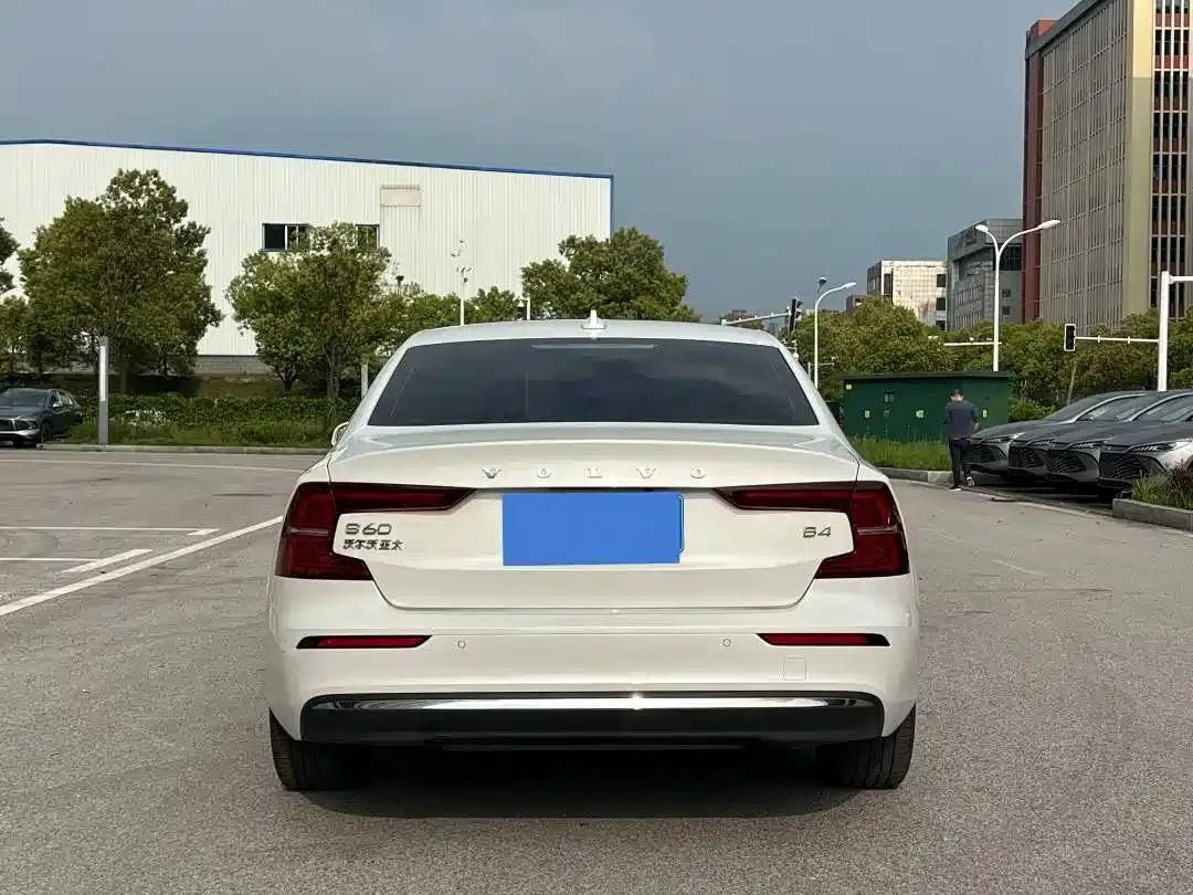 2024 Volvo S60 B4 Smart Luxury Edition — миниатюра 5
