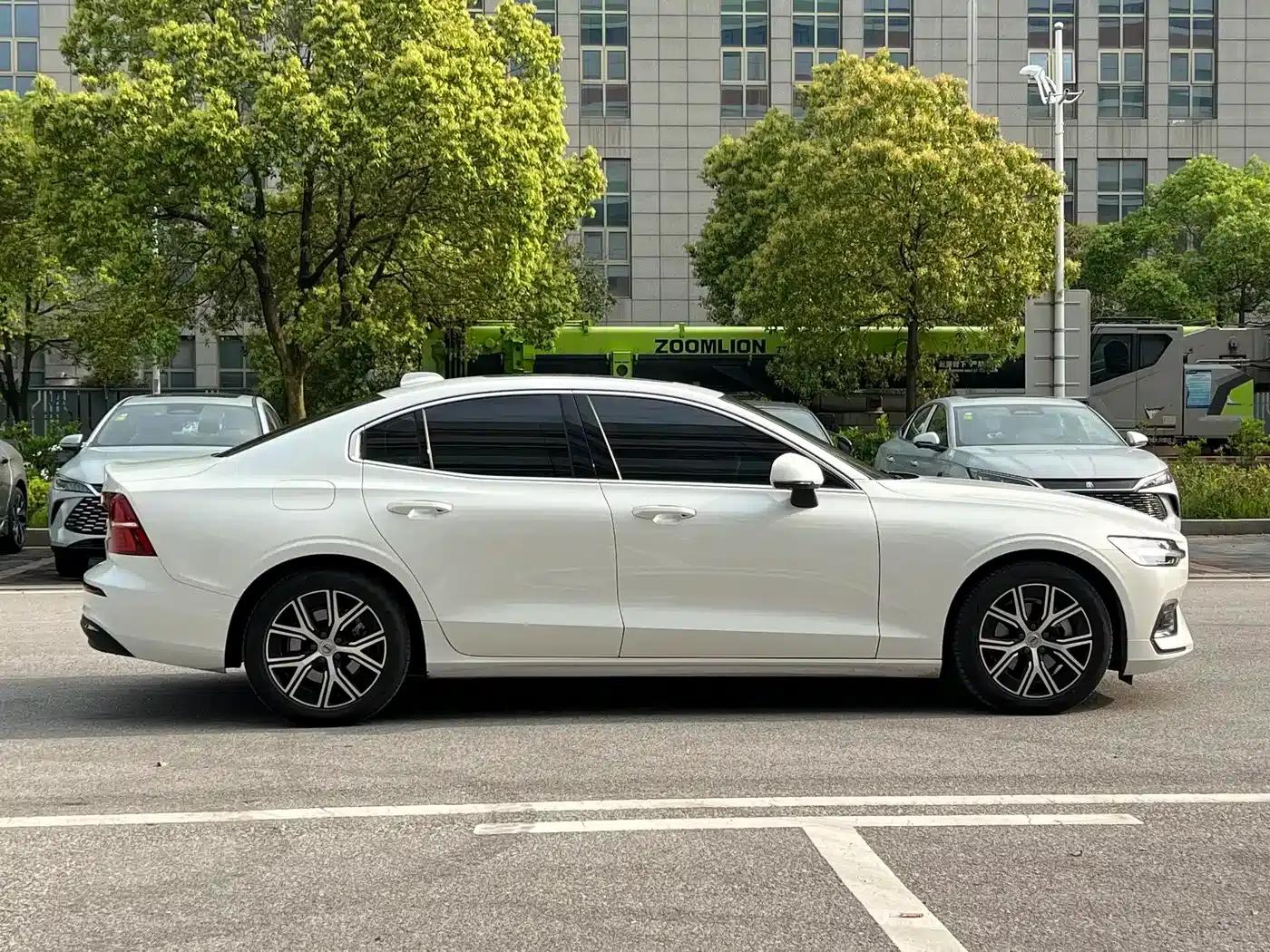 2024 Volvo S60 B4 Smart Luxury Edition — миниатюра 7