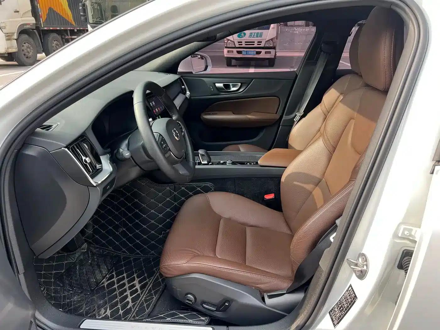 2024 Volvo S60 B4 Smart Luxury Edition — миниатюра 8
