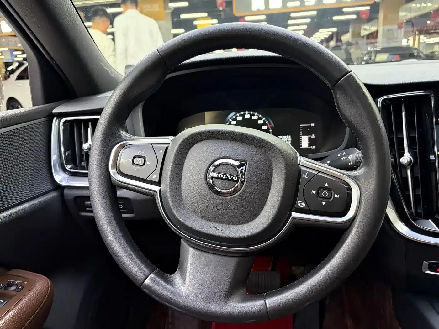 2020 Volvo S60 T4 Inscription Luxury Edition — миниатюра 15