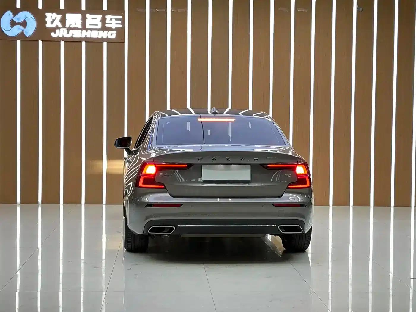 2020 Volvo S60 T4 Inscription Luxury Edition — миниатюра 19