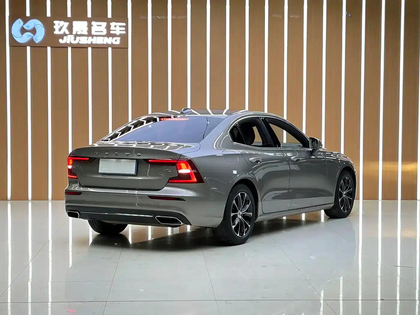 2020 Volvo S60 T4 Inscription Luxury Edition — миниатюра 20