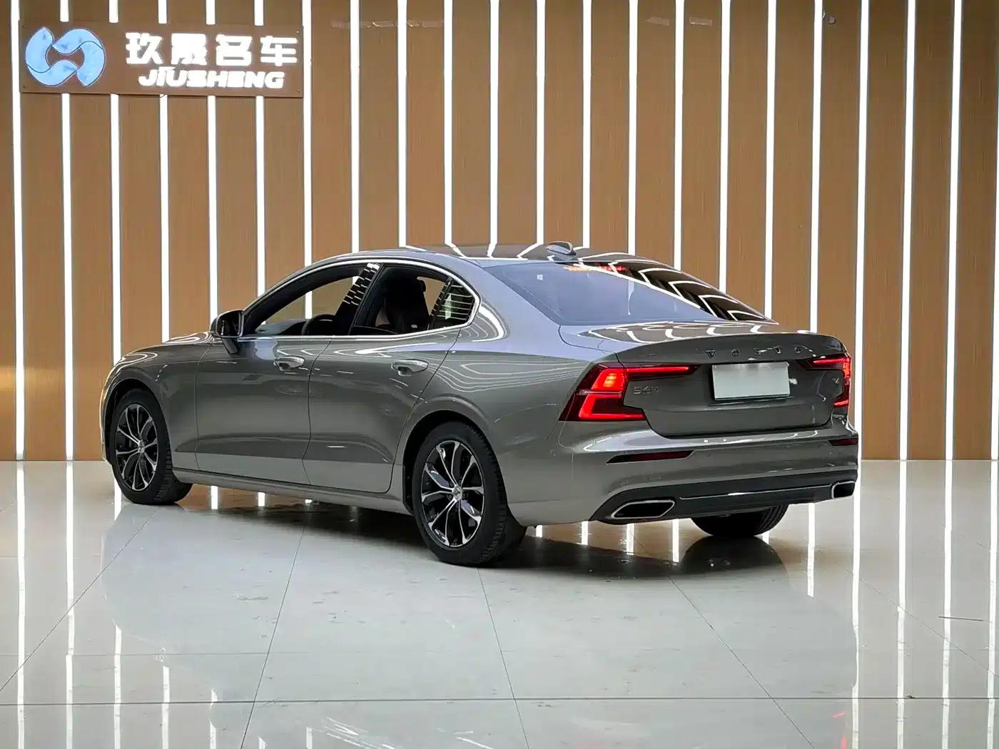 2020 Volvo S60 T4 Inscription Luxury Edition — миниатюра 21