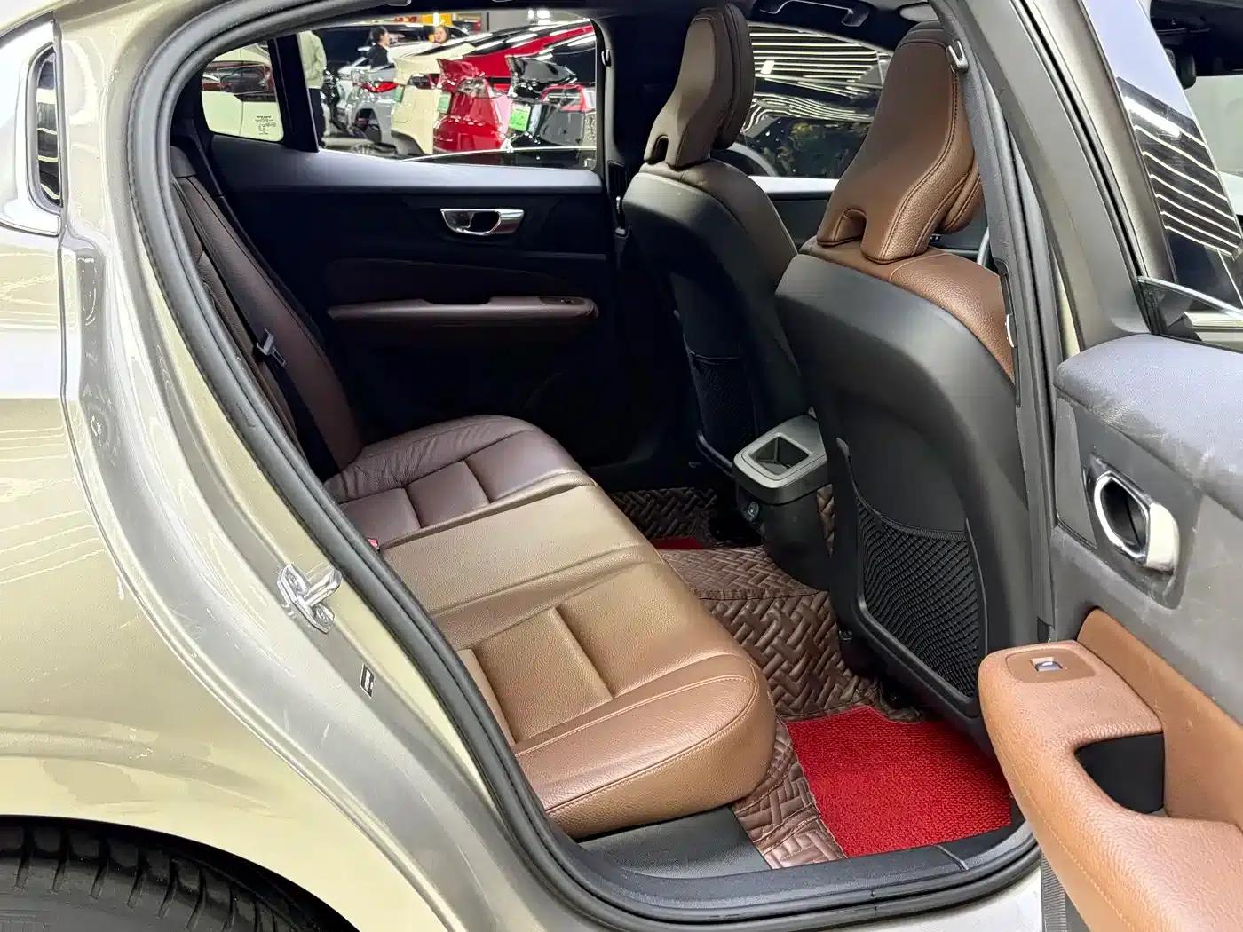 2020 Volvo S60 T4 Inscription Luxury Edition — миниатюра 23