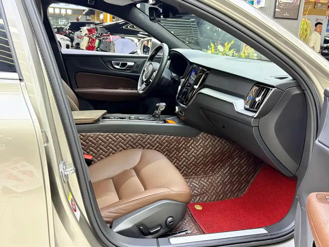 2020 Volvo S60 T4 Inscription Luxury Edition — миниатюра 25