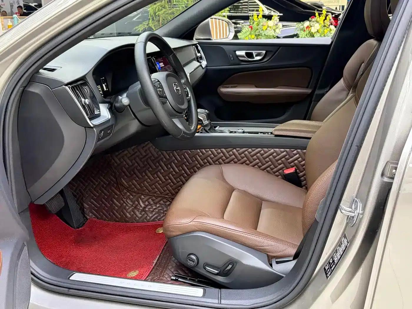 2020 Volvo S60 T4 Inscription Luxury Edition — миниатюра 4