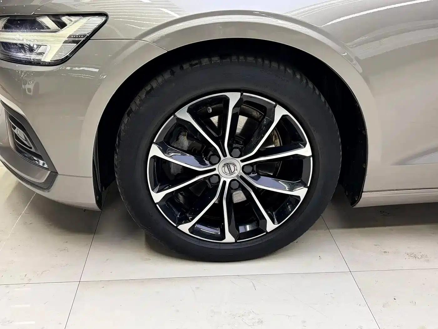 2020 Volvo S60 T4 Inscription Luxury Edition — миниатюра 10