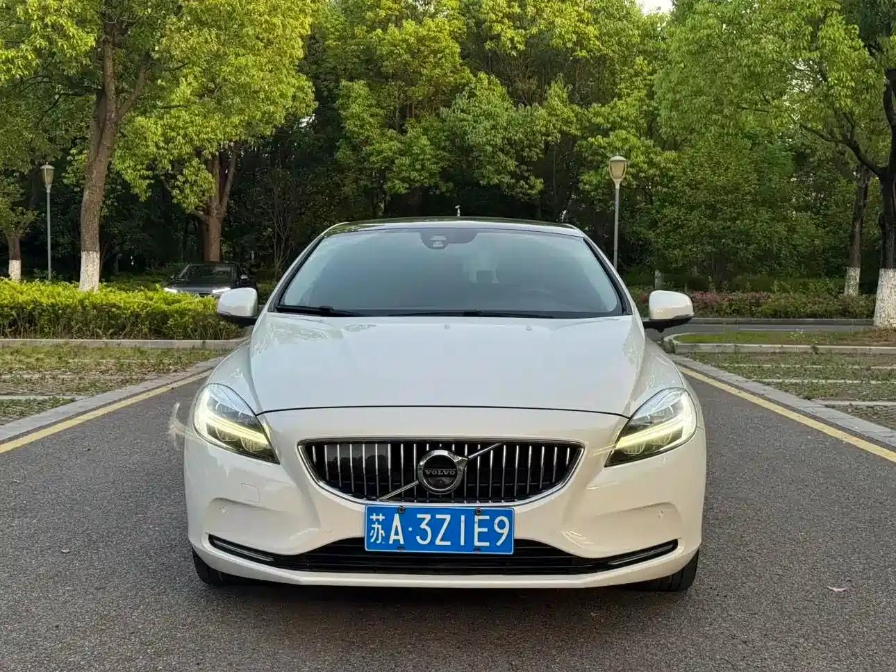2017 Volvo V40 T4 Smart Edition — миниатюра 2