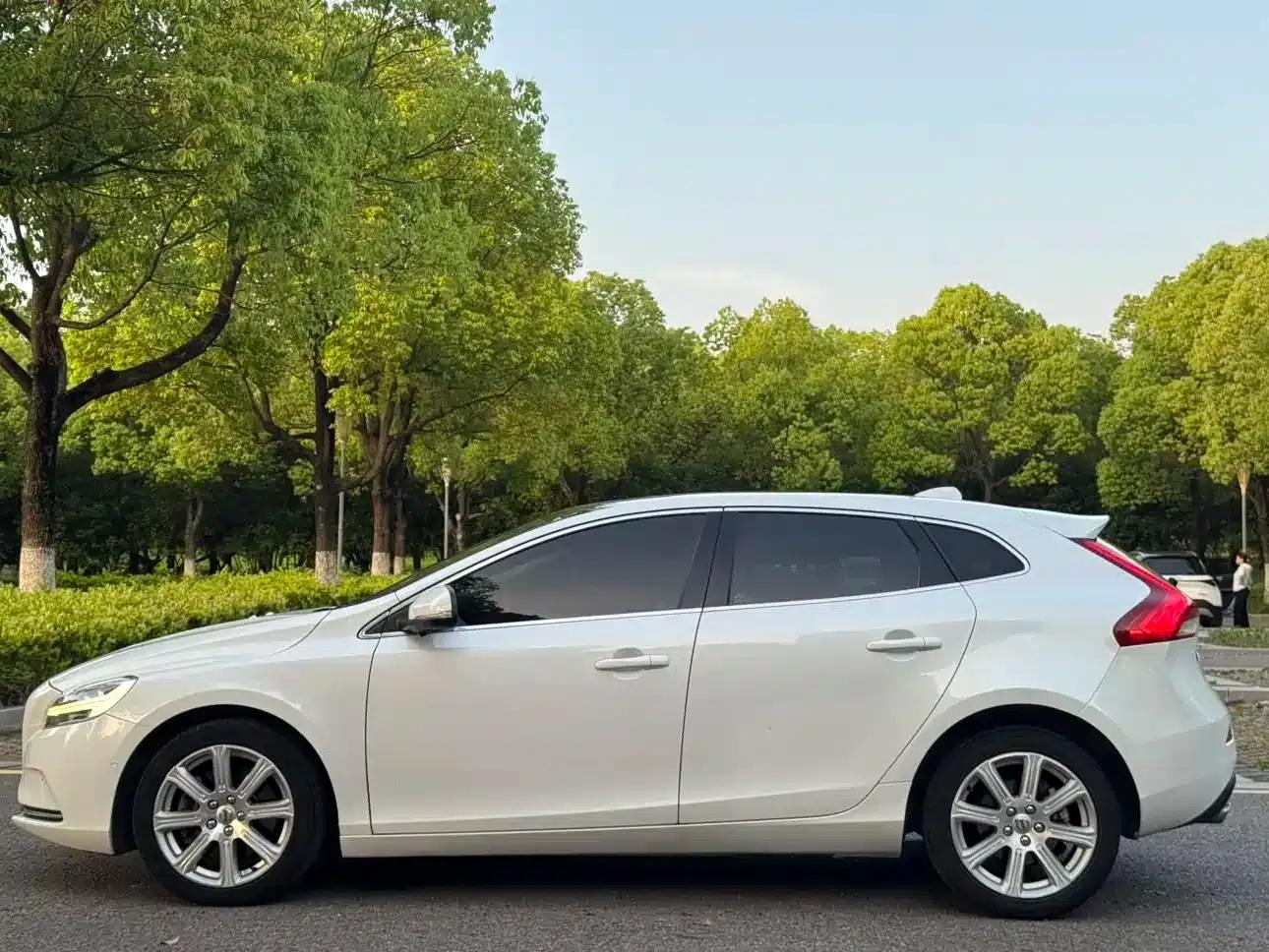 2017 Volvo V40 T4 Smart Edition — миниатюра 3