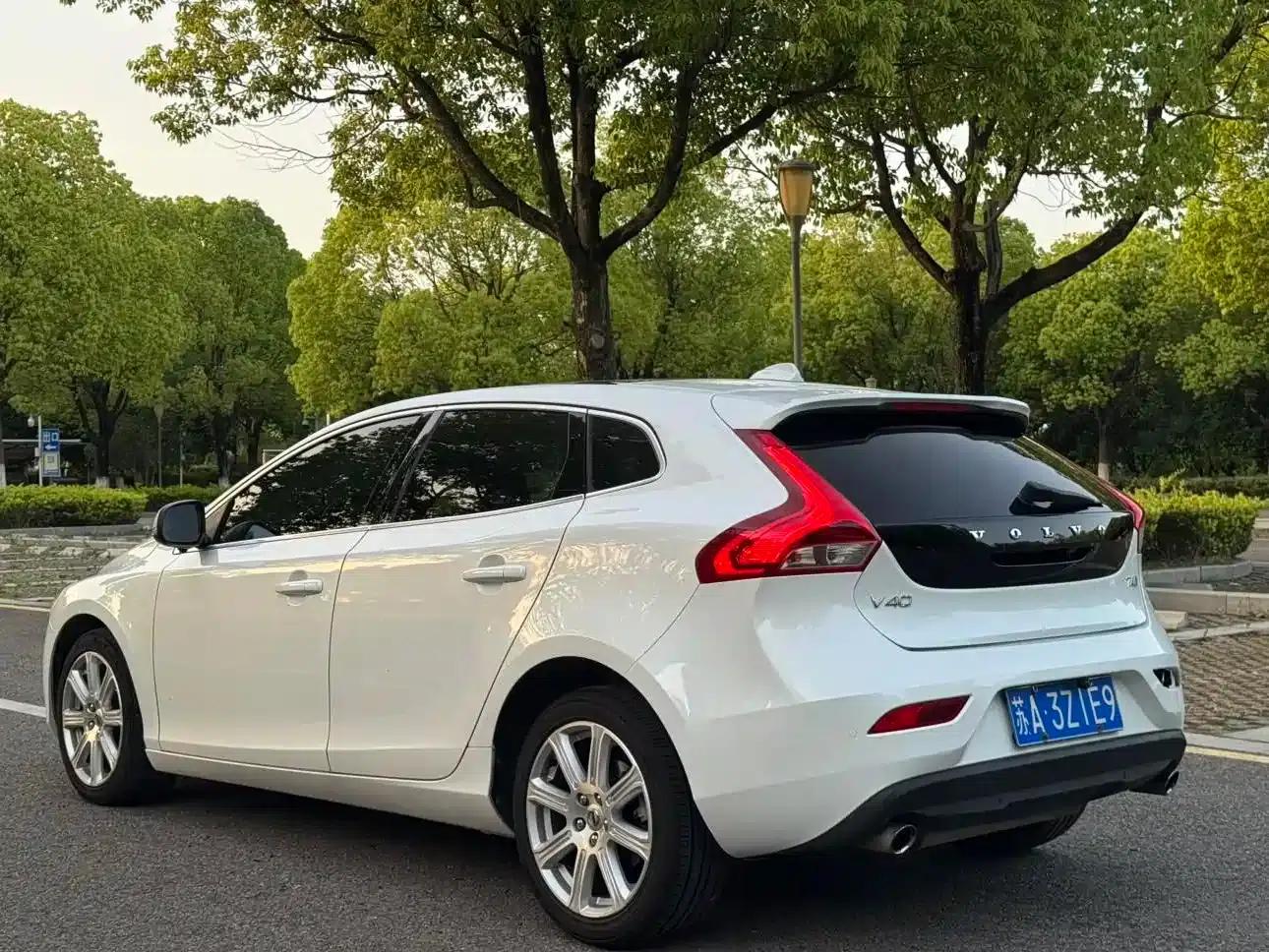 2017 Volvo V40 T4 Smart Edition — миниатюра 4