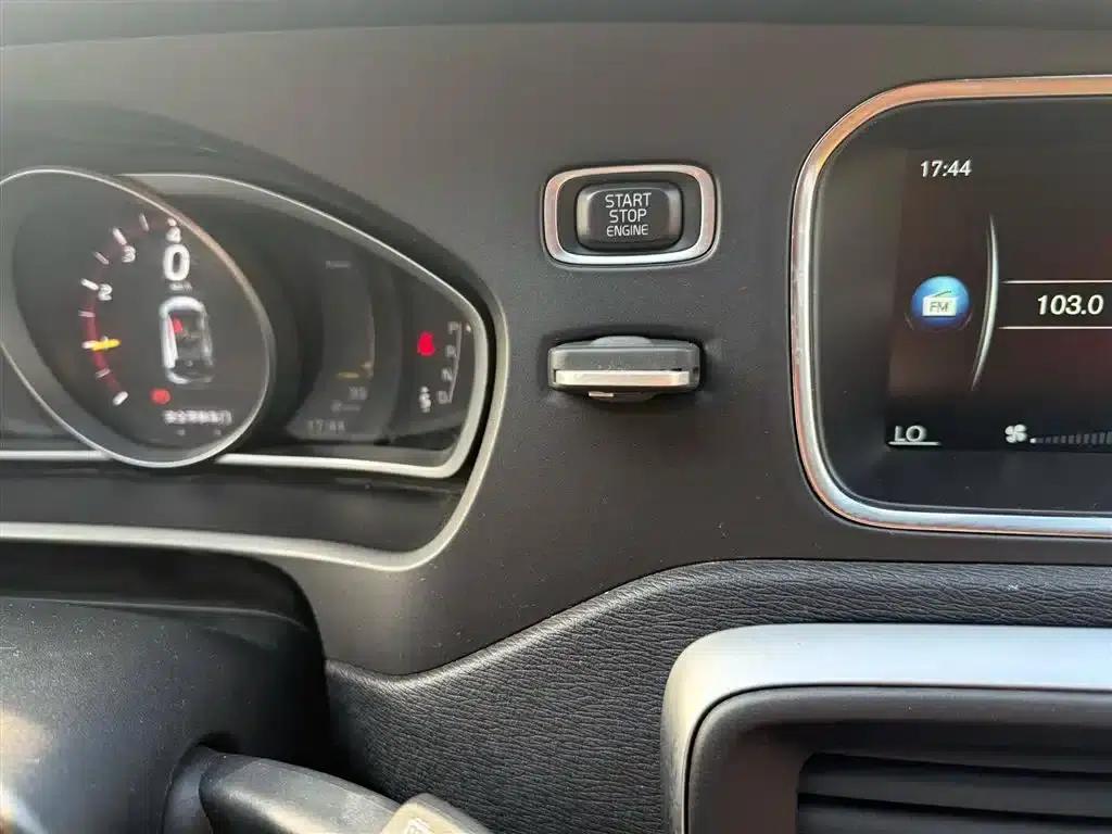 2018 Volvo V40 T3 Smart Edition — миниатюра 16