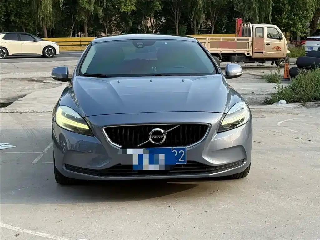 2018 Volvo V40 T3 Smart Edition — миниатюра 3