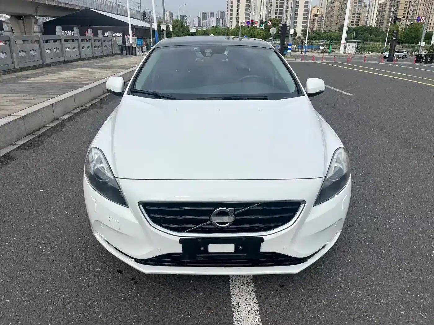 2014 Volvo V40 2.0T Smart Edition — миниатюра 2