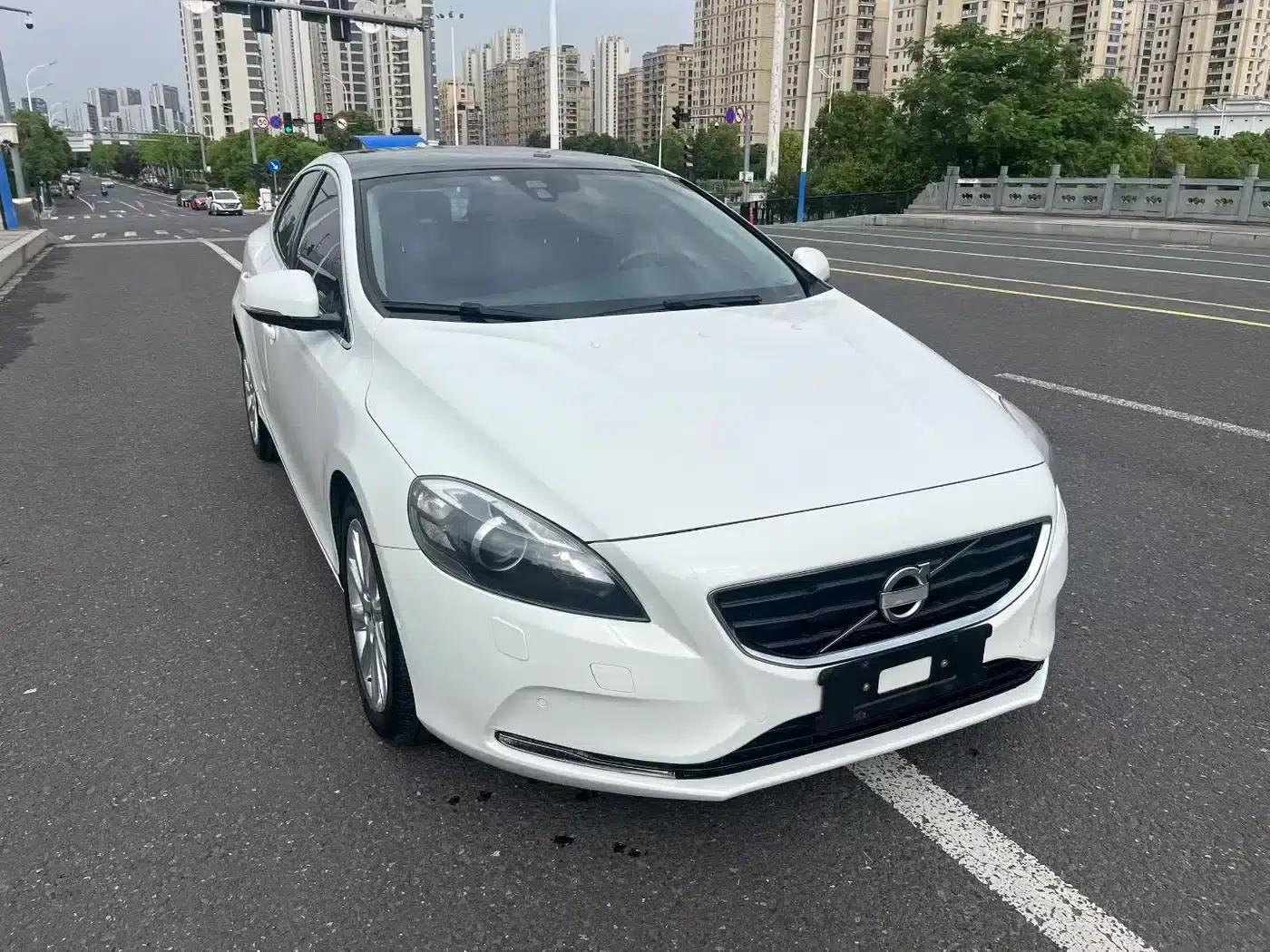 2014 Volvo V40 2.0T Smart Edition — миниатюра 3