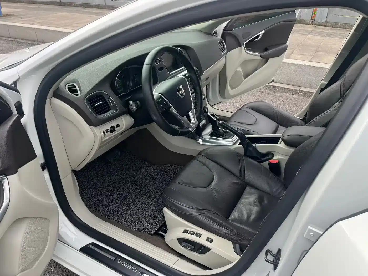 2014 Volvo V40 2.0T Smart Edition — миниатюра 4