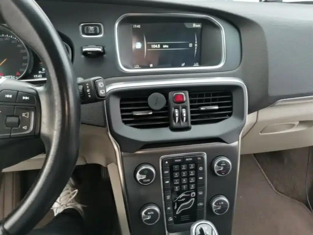2015 Volvo V40 1.6T Smart Edition — миниатюра 13