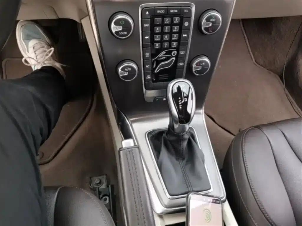 2015 Volvo V40 1.6T Smart Edition — миниатюра 14