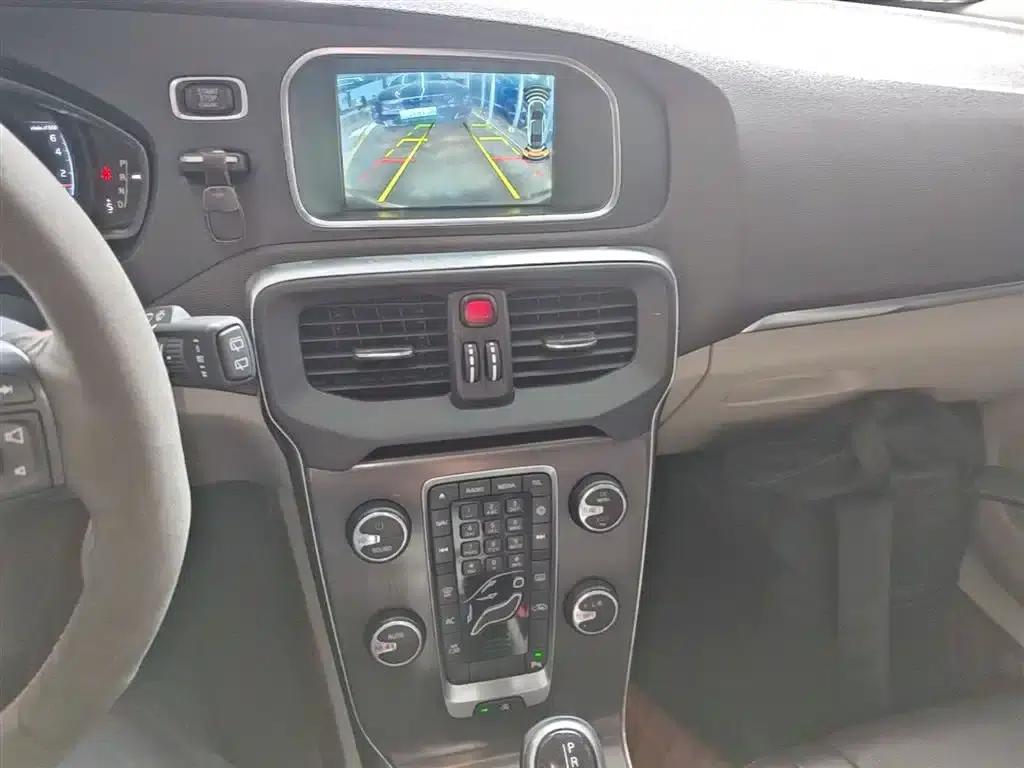 2015 Volvo V40 1.6T Smart Edition — миниатюра 13