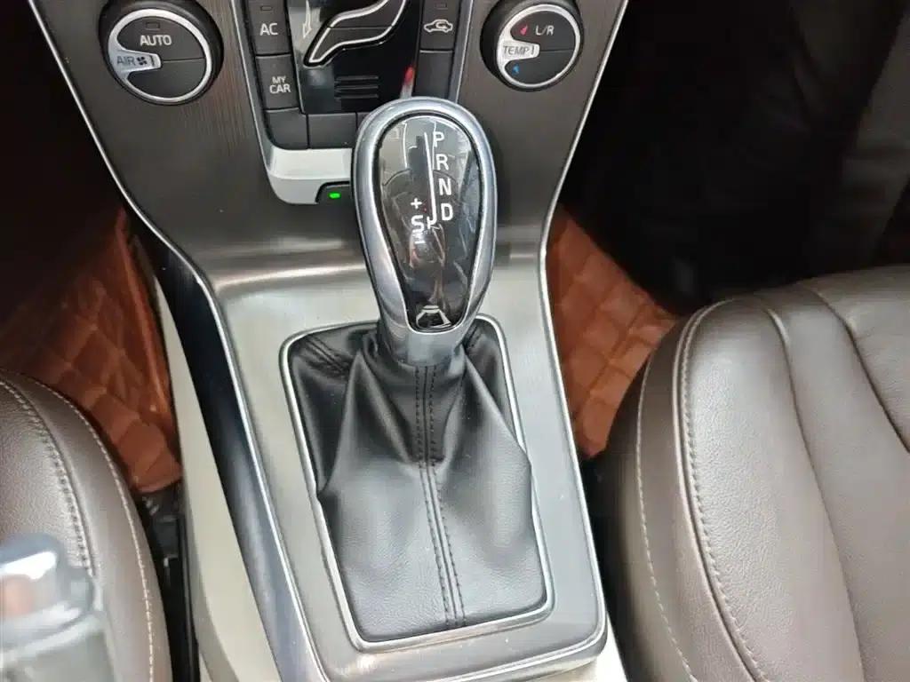 2015 Volvo V40 1.6T Smart Edition — миниатюра 14