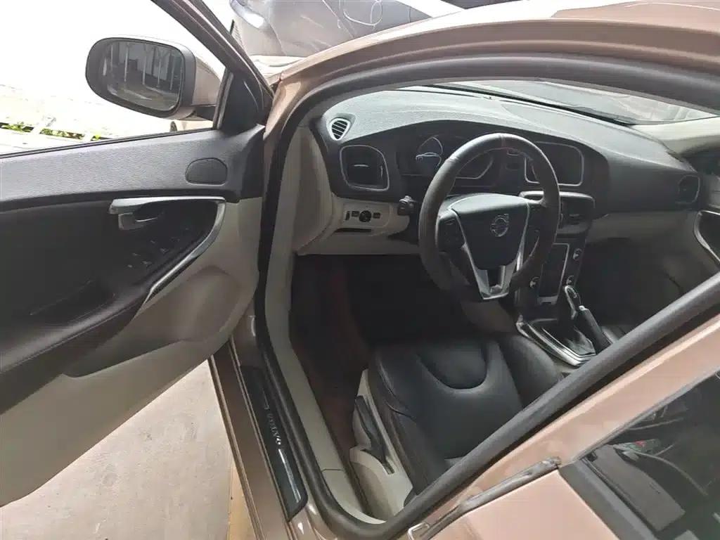 2015 Volvo V40 1.6T Smart Edition — миниатюра 16