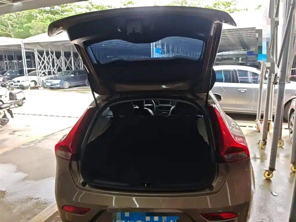 2015 Volvo V40 1.6T Smart Edition — миниатюра 19