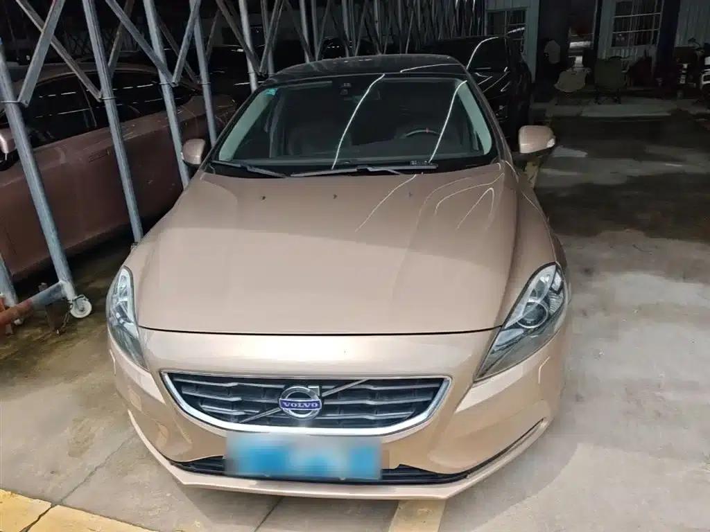 2015 Volvo V40 1.6T Smart Edition — миниатюра 3