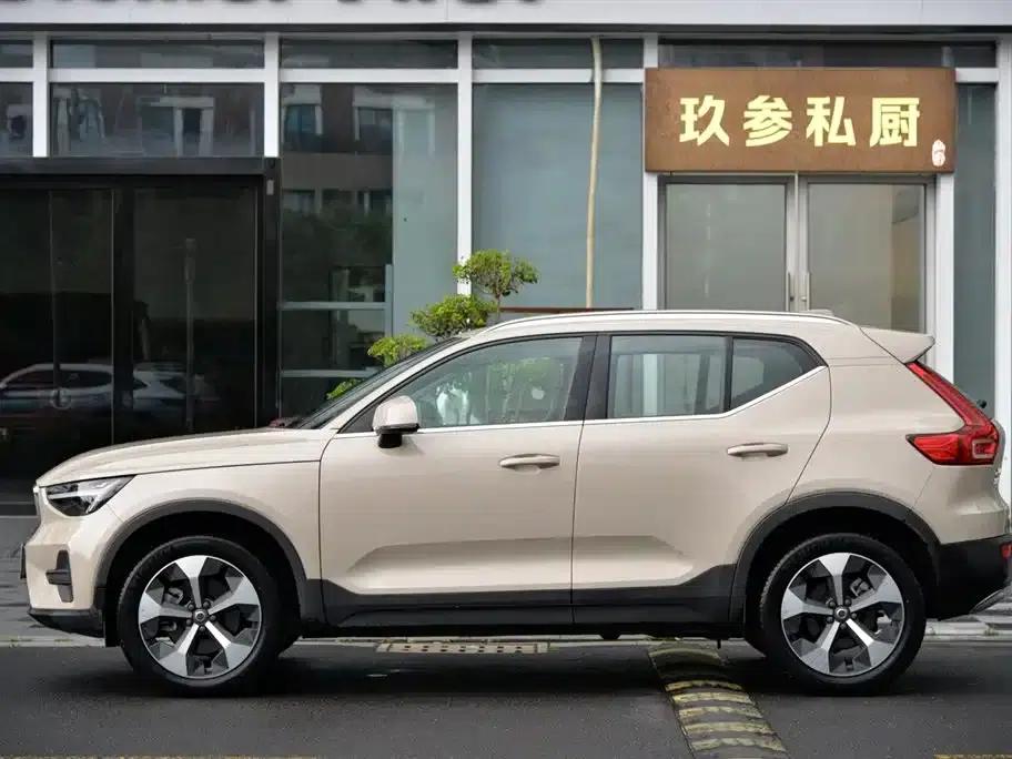2025 Volvo XC40 B4 AWD Inscription Luxury Edition — миниатюра 2