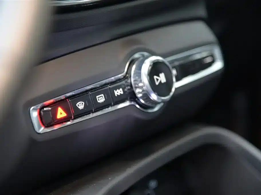 2025 Volvo XC40 B4 AWD Inscription Luxury Edition — миниатюра 12