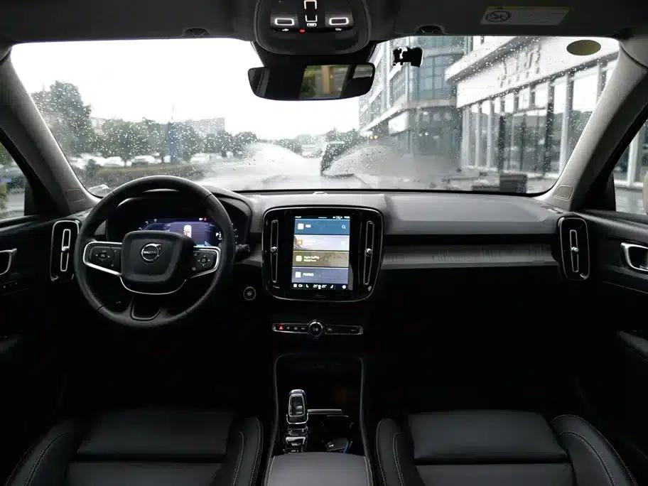 2025 Volvo XC40 B4 AWD Inscription Luxury Edition — миниатюра 13
