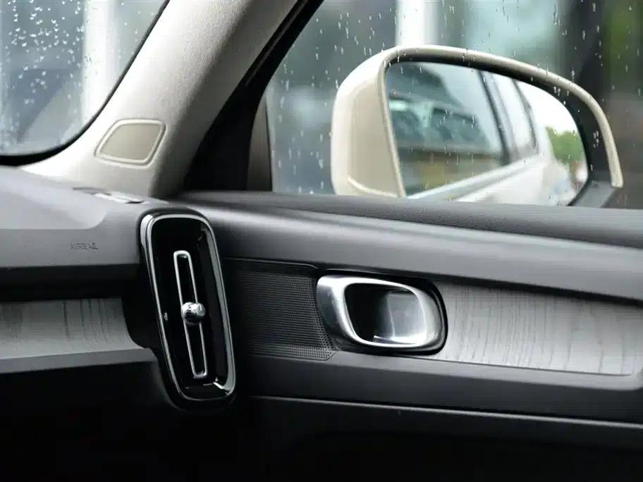 2025 Volvo XC40 B4 AWD Inscription Luxury Edition — миниатюра 14